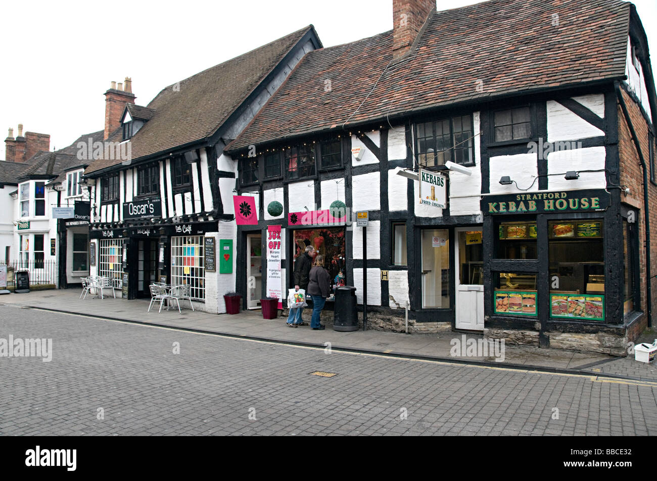 Un kebab house dans une rangée de boutiques à Stratford upon Avon berceau de Shakespeare Banque D'Images