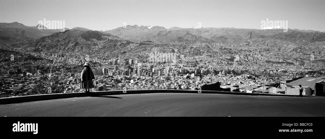 Femme bolivienne à la recherche sur La Paz, Bolivie Banque D'Images