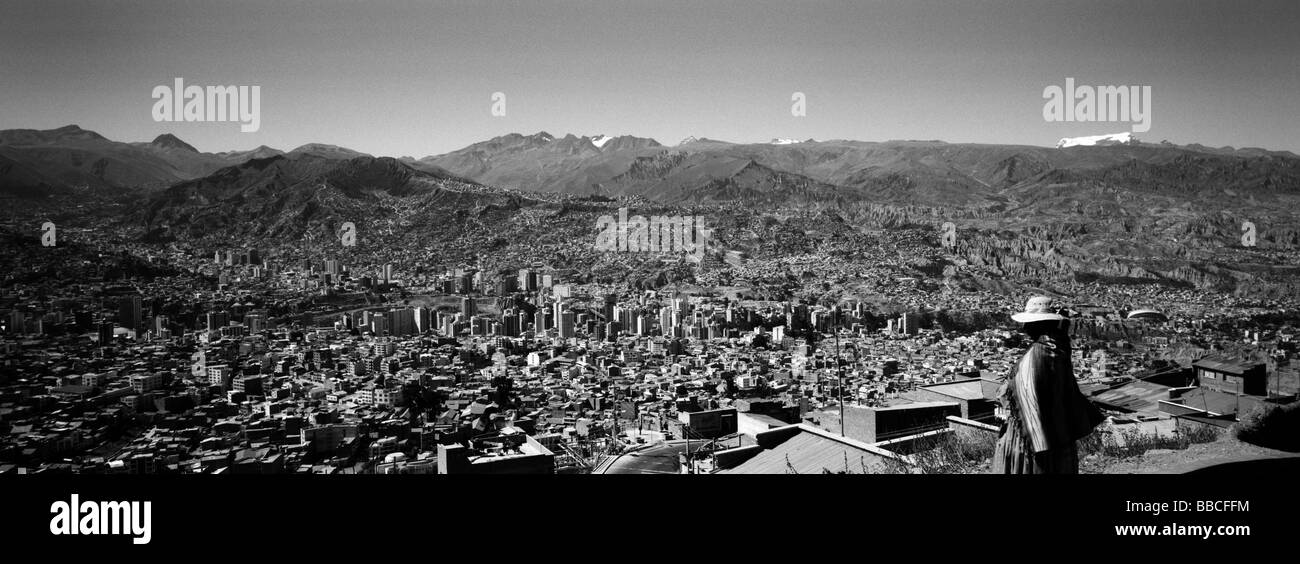 Femme bolivienne à la recherche sur La Paz, Bolivie Banque D'Images