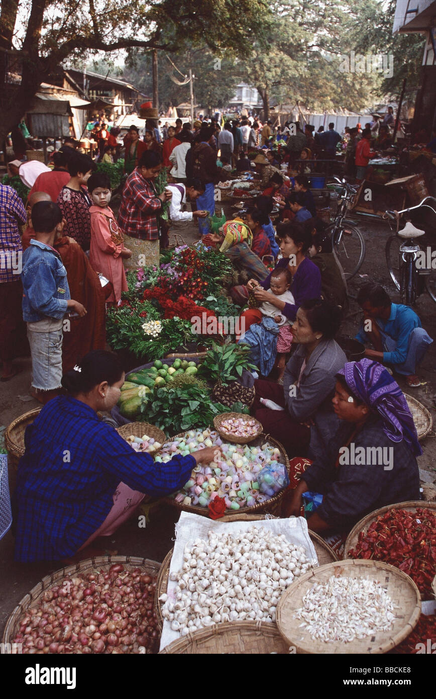 Myanmar (Birmanie), Sangaing, marché du matin. Banque D'Images