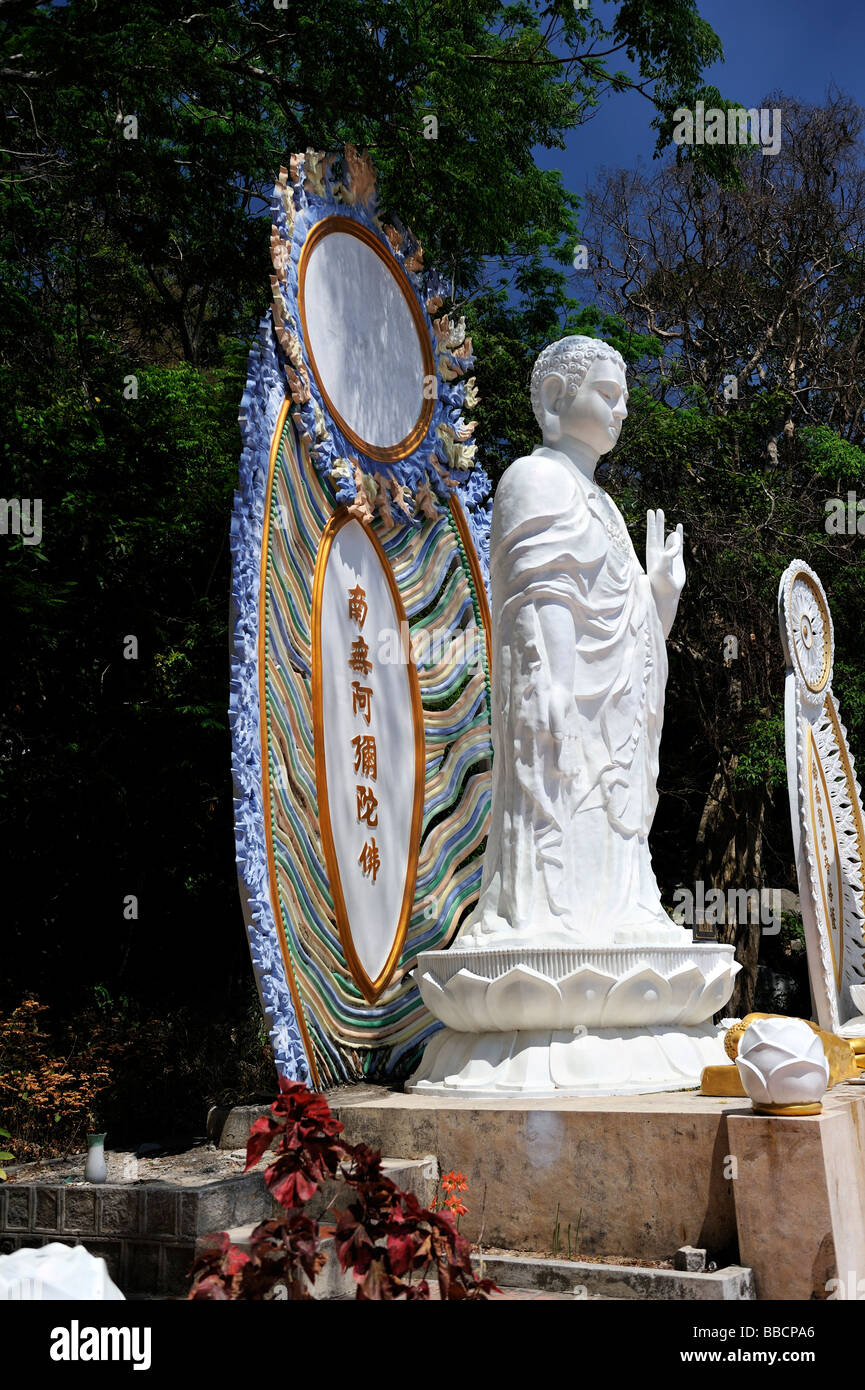 Statue d'une di Da ou d'Amitabha, le Bouddha du passé. Ta Cu, la montagne, la Province de Binh Thuan Vietnam Banque D'Images