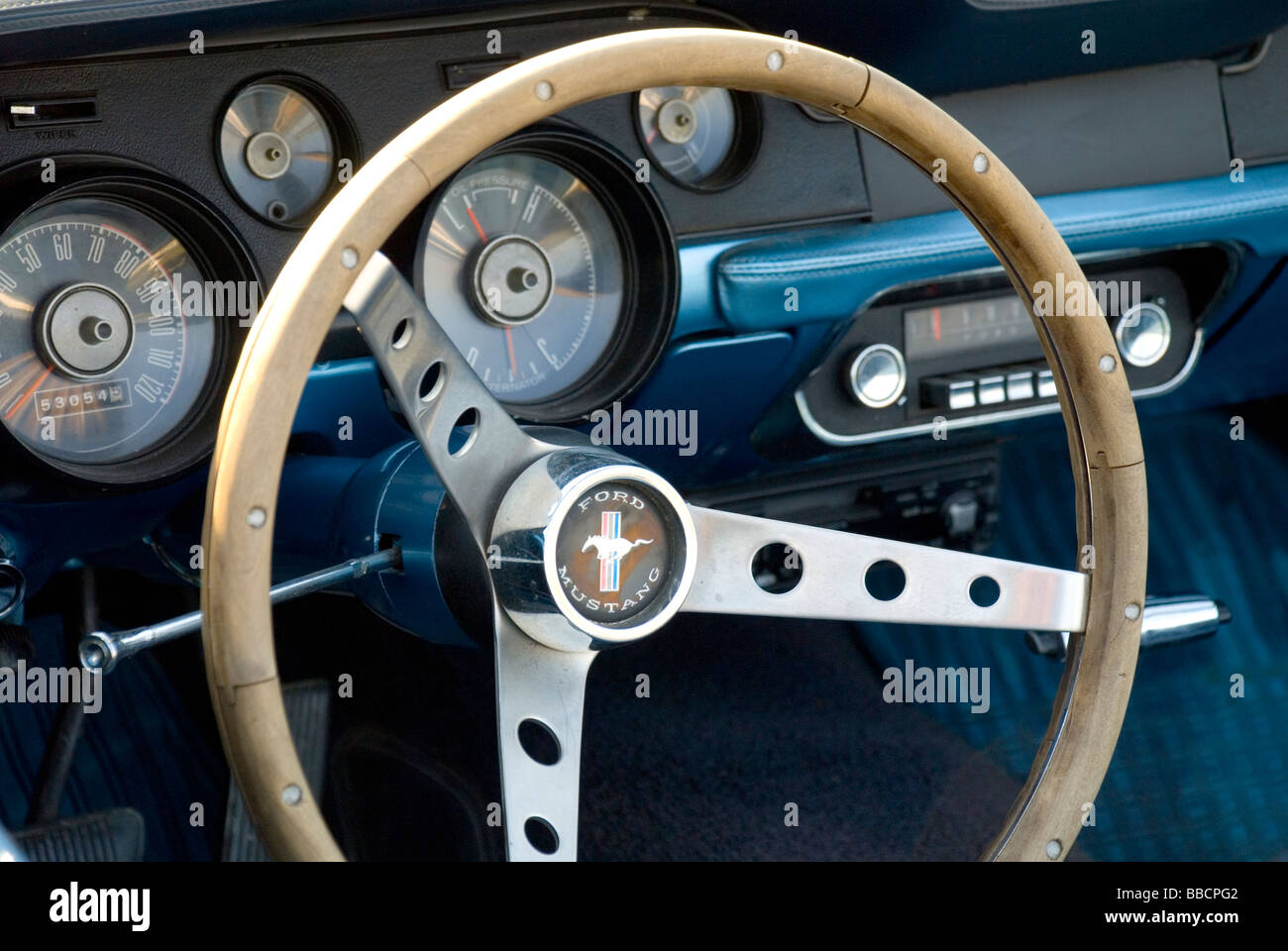 Le volant de la ford mustang Photo Stock - Alamy
