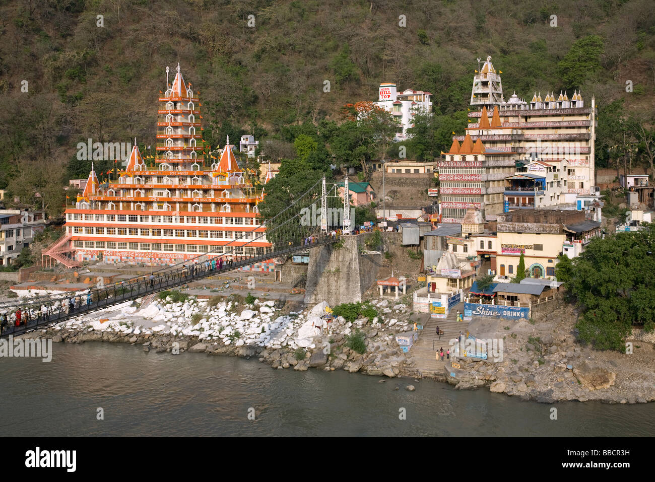 Lakshman Jhula pont sur le Gange. Rishikesh. Uttarakhand. L'Inde Banque D'Images