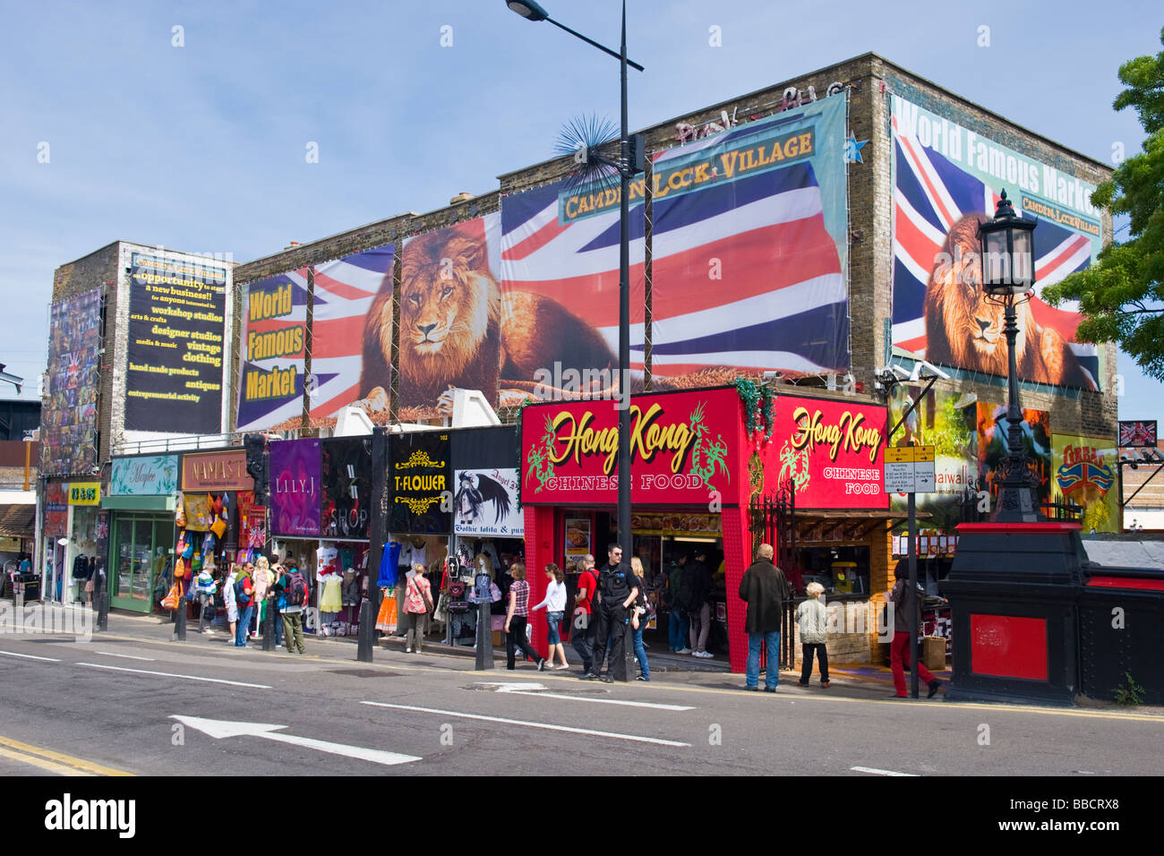 Camden Lock Village , ouvert la section reconstruite après un incendie avec des magasins Maybee , Namaste , Lily.J , Angel Jolie Lolita Gothique Banque D'Images