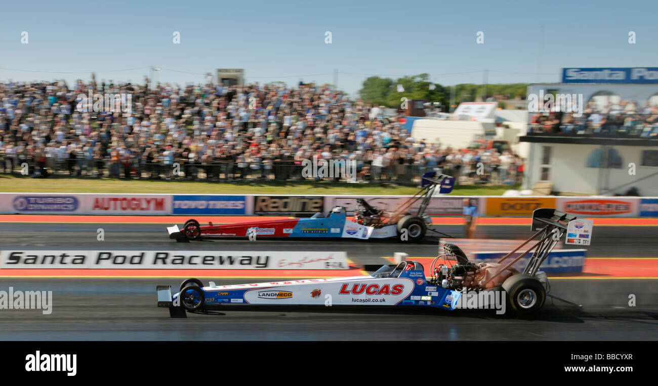 Les dragsters Top Fuel à Santa Pod Raceway England UK Banque D'Images