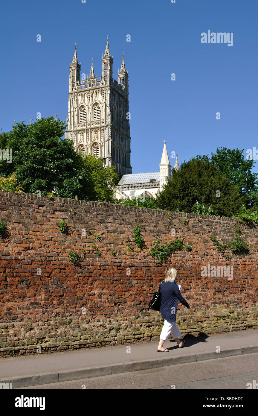 La cathédrale de Gloucester à partir de la rue Pitt, Gloucestershire, England, UK Banque D'Images