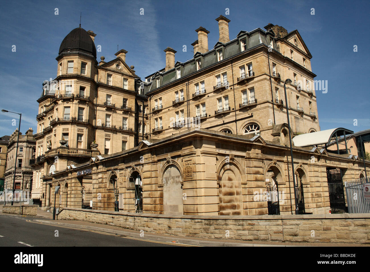 Midland Hotel Bradford a dispose d'un intérêt architectural. Comme Victoria Hôtel tout près aux liaisons ferroviaires un facteur Banque D'Images