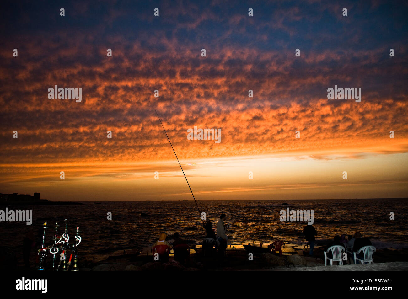 Un romantique coucher de soleil à Fort Qaitbey à Alexandria Egypte Banque D'Images