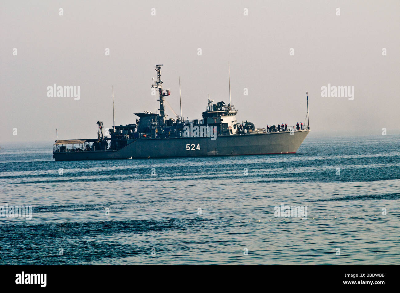 Un navire de la marine égyptienne dans la mer d'Alexandrie, Egypte Banque D'Images
