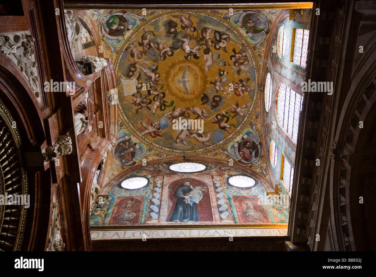 Art catholique à l'intérieur de la cathédrale ou de la Mezquita de Cordoue Espagne Banque D'Images