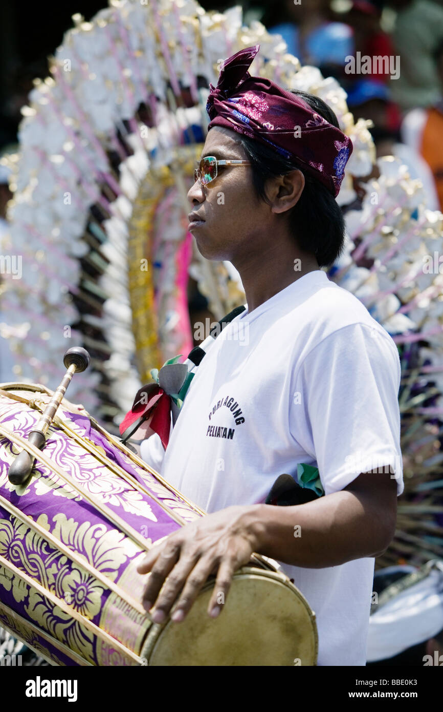 Une procession funéraire hindoue à Ubud, Bali, Indonésie. Banque D'Images Une procession funéraire hindoue à Ubud, Bali, Indonésie. Banque D'Images
