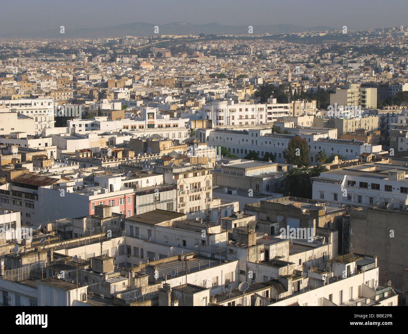 TUNIS, TUNISIE. Un matin tôt vue sur le centre-ville, vue de l'hôtel Africa. L'année 2009. Banque D'Images