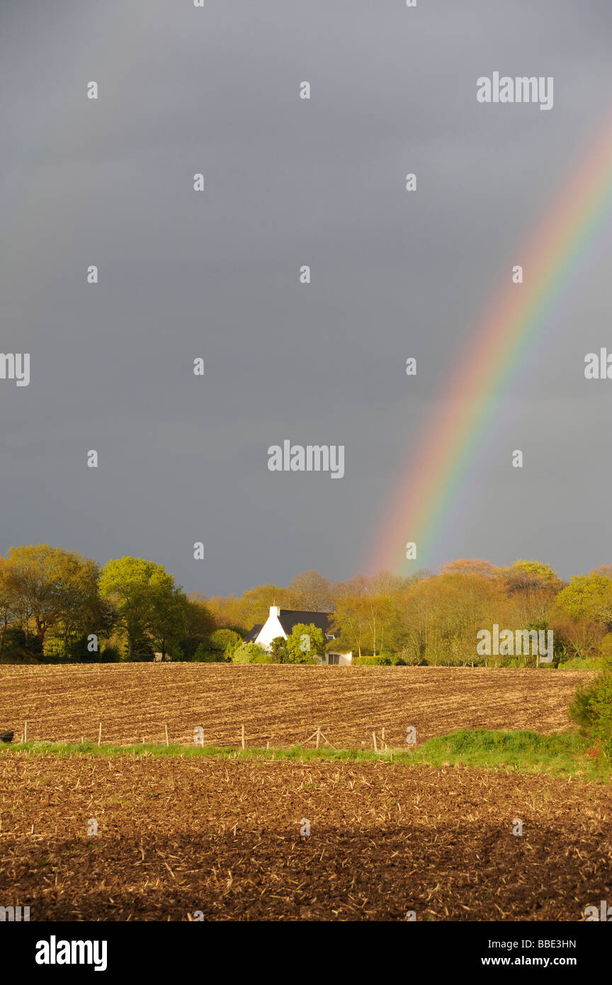 Arc-en-ciel sur le terrain, Riec sur Belon Finistere Bretagne Bretagne France Banque D'Images Arc-en-ciel sur le terrain, Riec sur Belon Finistere Bretagne Bretagne France Banque D'Images
