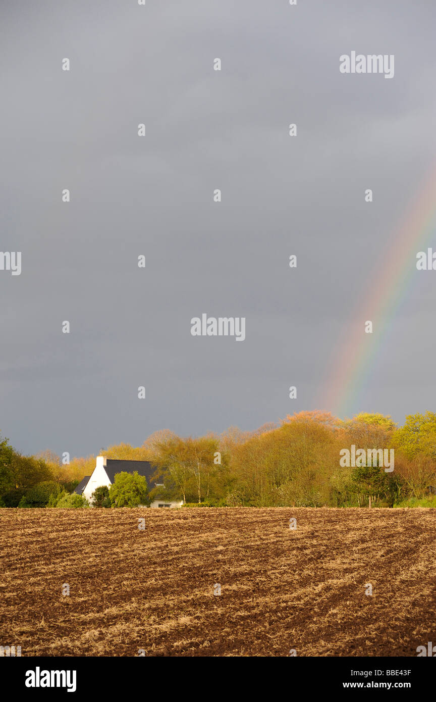 Arc-en-ciel sur le terrain Riec sur Belon Finistere Bretagne Bretagne France Banque D'Images Arc-en-ciel sur le terrain Riec sur Belon Finistere Bretagne Bretagne France Banque D'Images