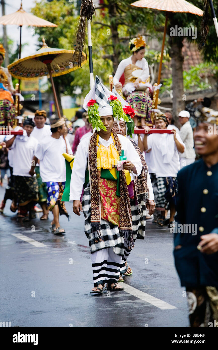 Une procession funéraire hindoue à Ubud, Bali, Indonésie. Banque D'Images Une procession funéraire hindoue à Ubud, Bali, Indonésie. Banque D'Images