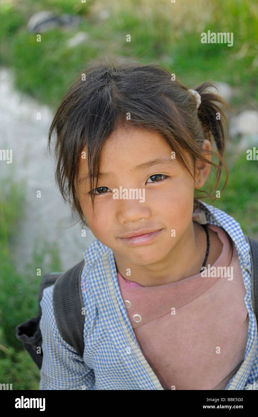 Écolier primaire ladakhis, fille, Leh, Ladakh, Inde du Nord, Himalaya Banque D'Images