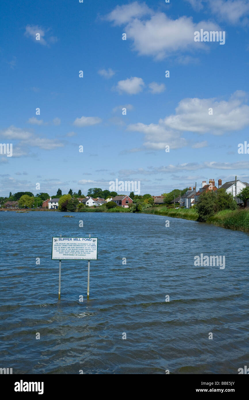 Slipper Mill Pond signe dans l'étang, Havant, Hampshire, Royaume-Uni Banque D'Images