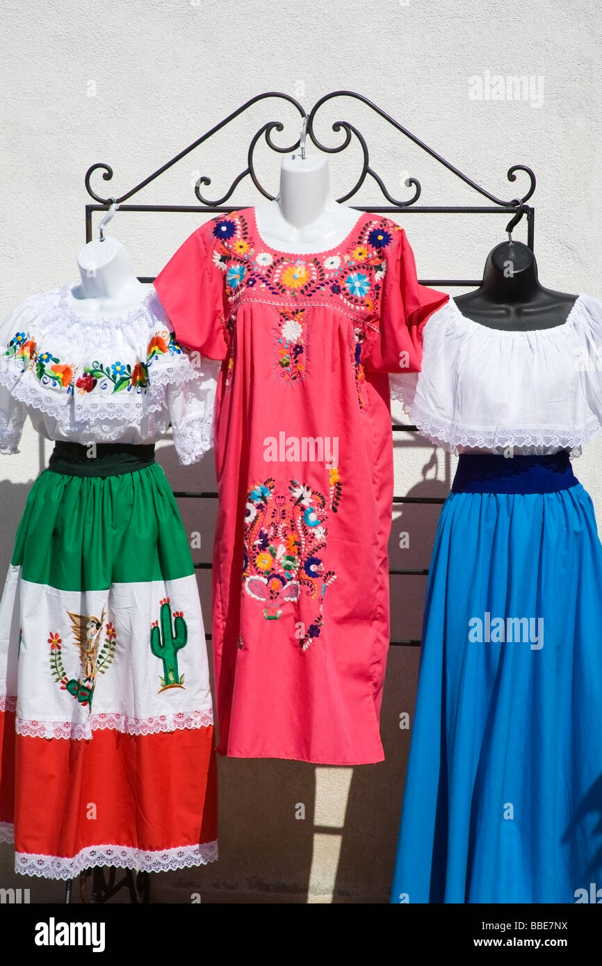 Vêtements mexicains en marché ; Vieille Ville State Historic Park, San Diego, California, USA Banque D'Images