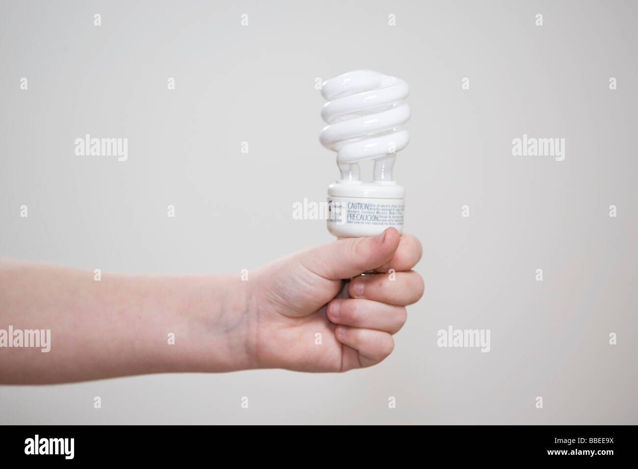 De l'enfant efficace de l'énergie l'ampoule Banque D'Images