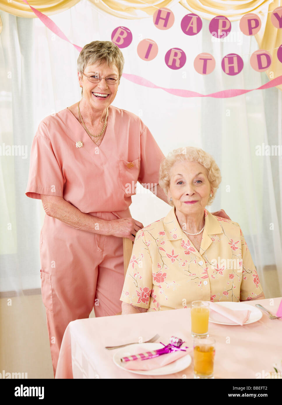 Anniversaire A La Maison De Retraite Photo Stock Alamy