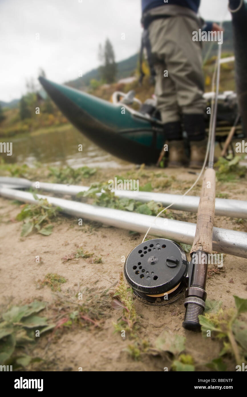 Canne à pêche de mouche, Clark Fork River, Montana Banque D'Images