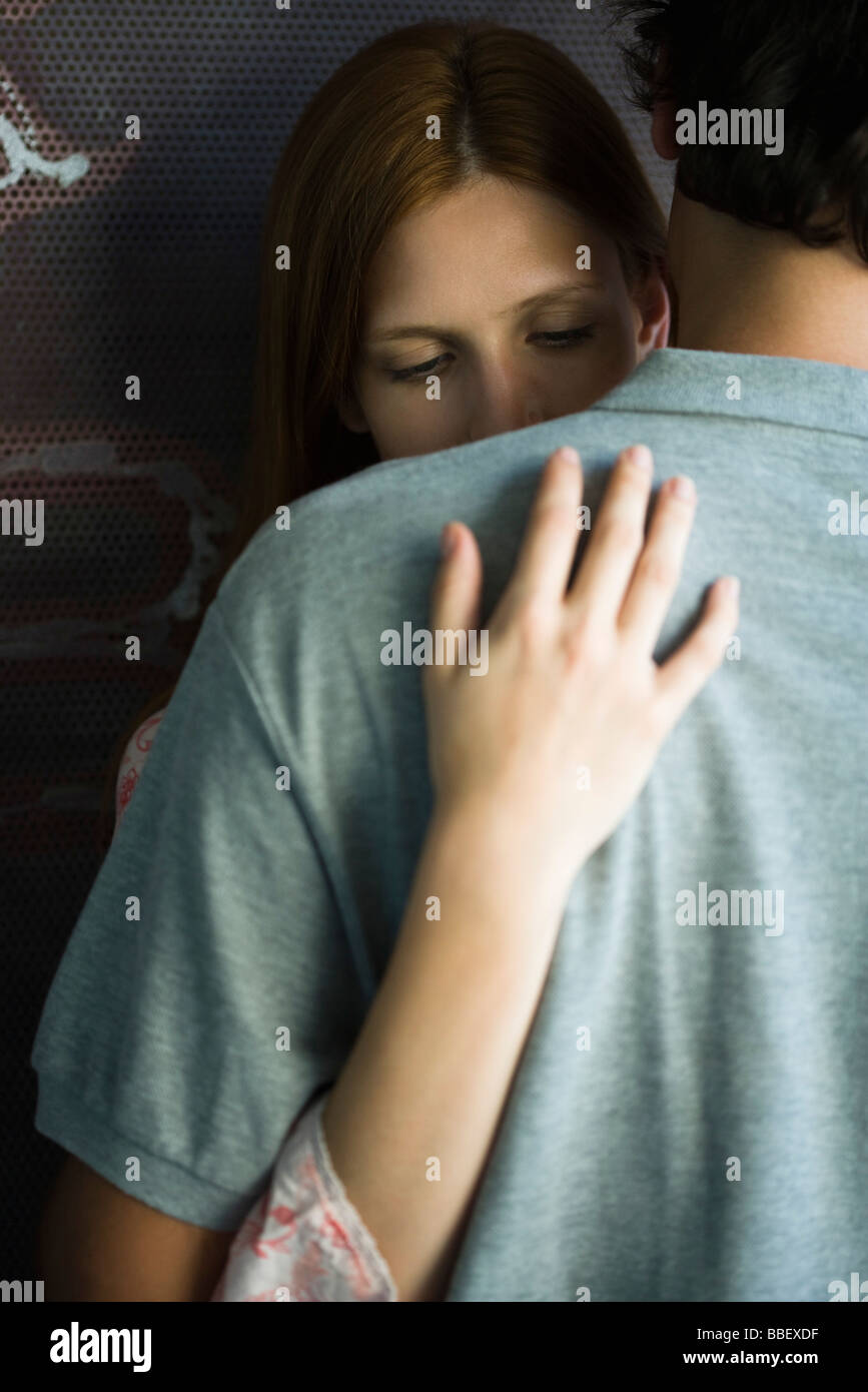 Couple avec raideur, woman looking down Banque D'Images