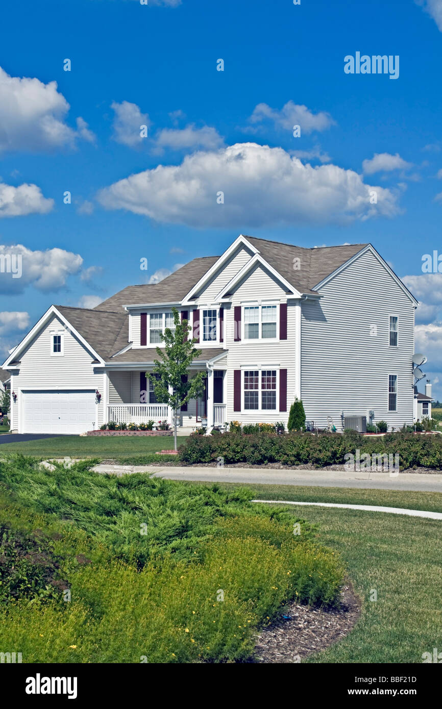 Maison de banlieue pendant l'été, Banque D'Images