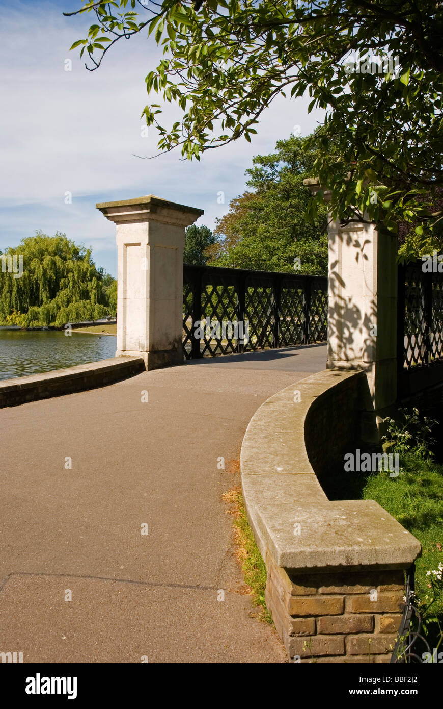 Clarence pont dans le Regent's Park, London England UK Banque D'Images