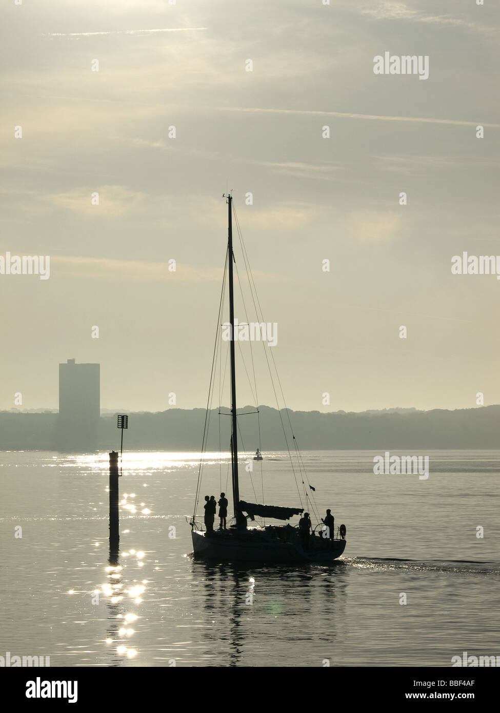 Location de quitter tôt le matin à partir de Hythe Marina Southampton Hampshire UK Banque D'Images