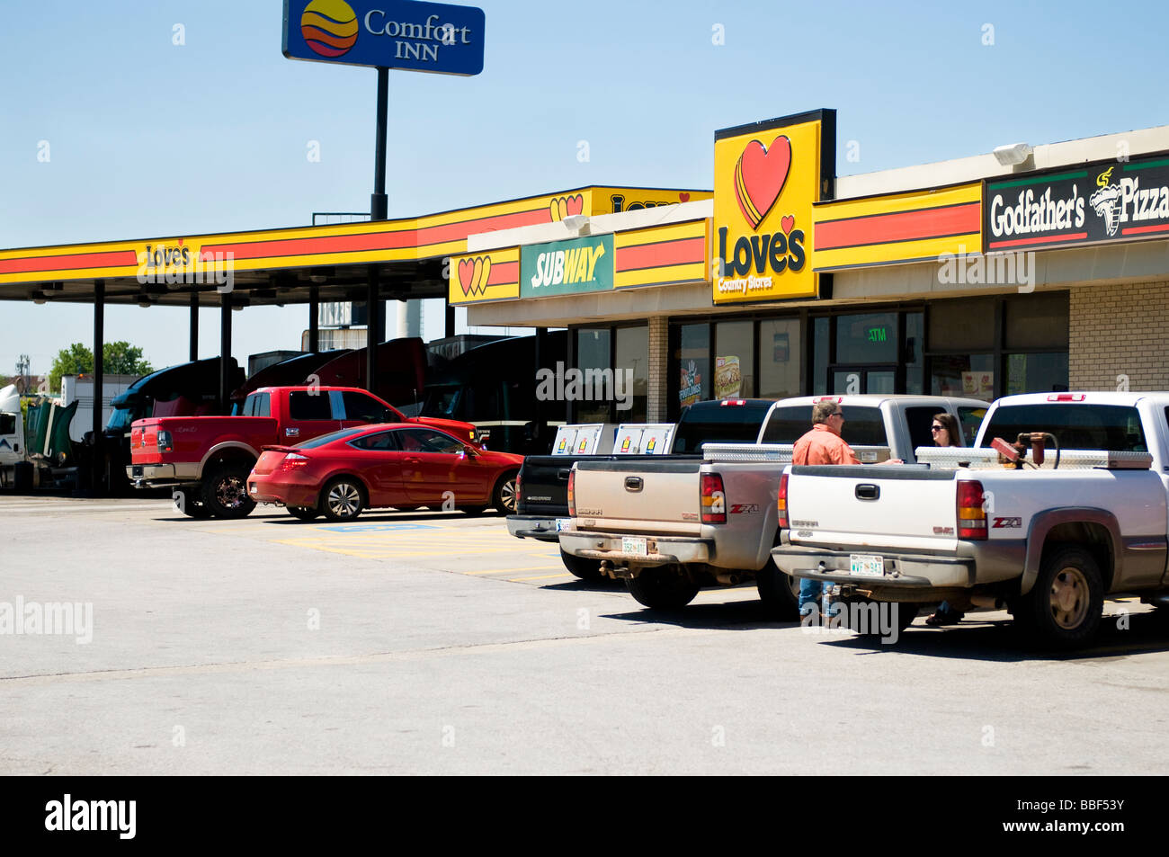 Love's Country Store, une chaîne de magasin de proximité et station d'essence à côté de Godfather's Pizza à Oklahoma City, Oklahoma, USA. Banque D'Images