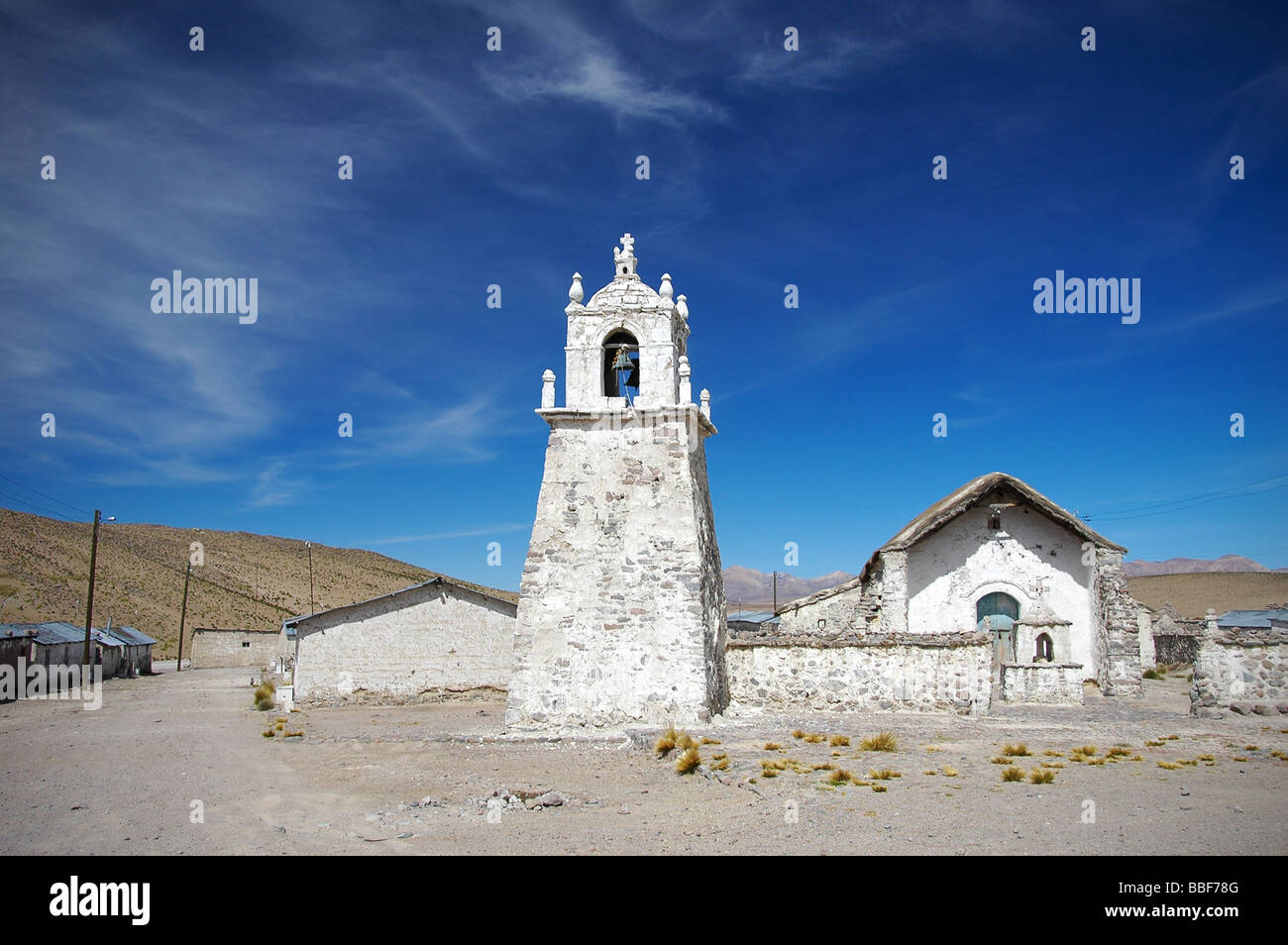 Adobe église dans le désert d'Atacama, Chili Banque D'Images