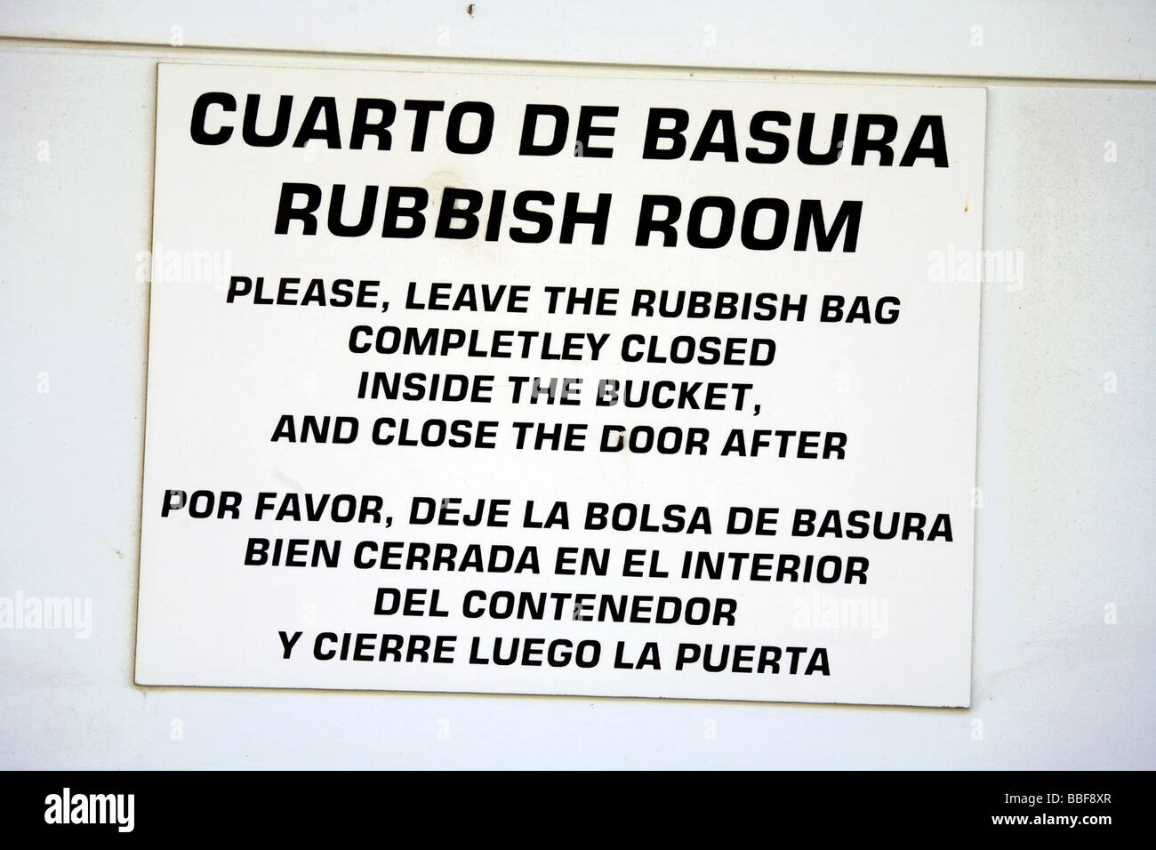 Affiche bilingue, signer en deux langues, anglais et espagnol, Fuengirola, Costa del Sol, Andalousie, Espagne, Europe, Banque D'Images