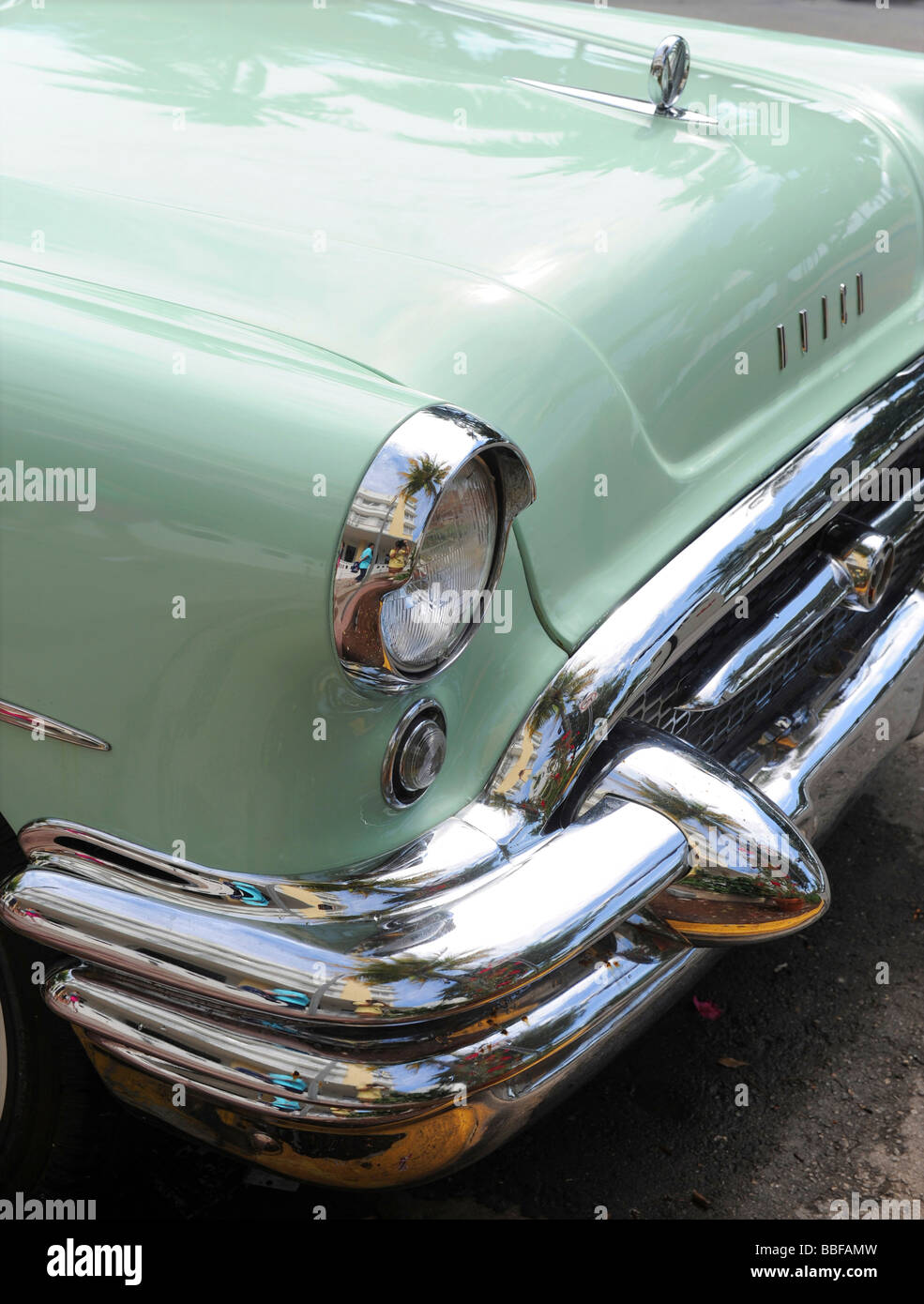 1950 Buick sur Ocean Drive, l'Art Déco de Miami, Florida, US Banque D'Images