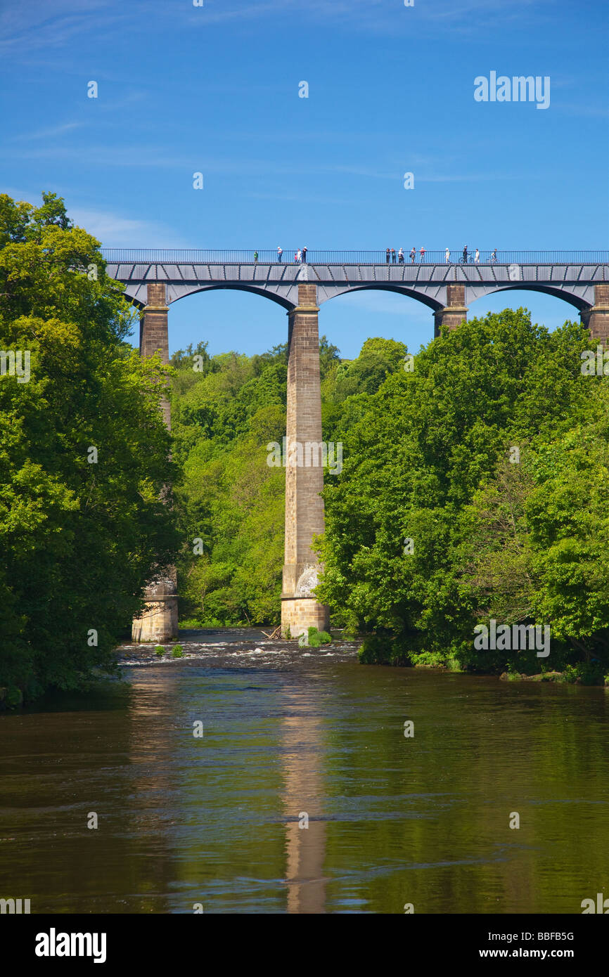 Avis de passage de l'aqueduc de Pontcysyllte rivière Dee près de Llangollen Wales Cymru UK Royaume-Uni GB Grande-bretagne British Isles Banque D'Images
