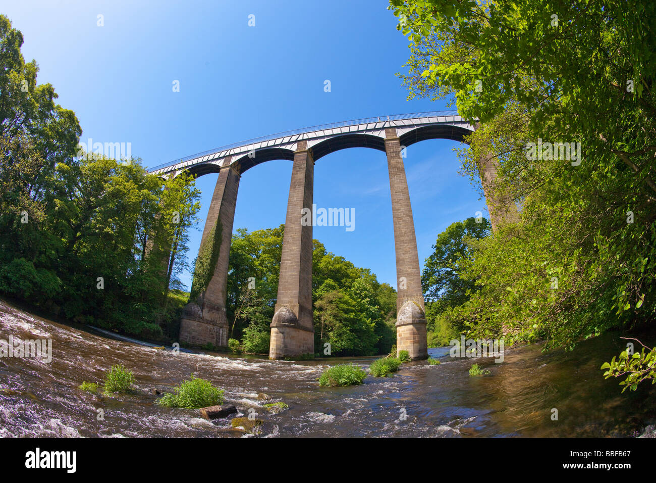 Avis de passage de l'aqueduc de Pontcysyllte rivière Dee près de Llangollen Wales Cymru UK Royaume-Uni GB Grande-bretagne British Isles Banque D'Images