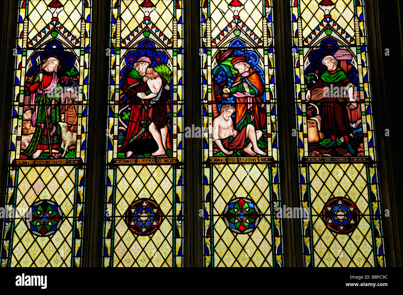Vitrail à l'église St Marys, Saffron Walden, Essex England Uk Banque D'Images