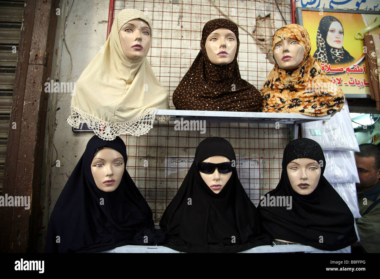 Boutique de foulards foulard Syrie Damas Souk noir Photo Stock - Alamy