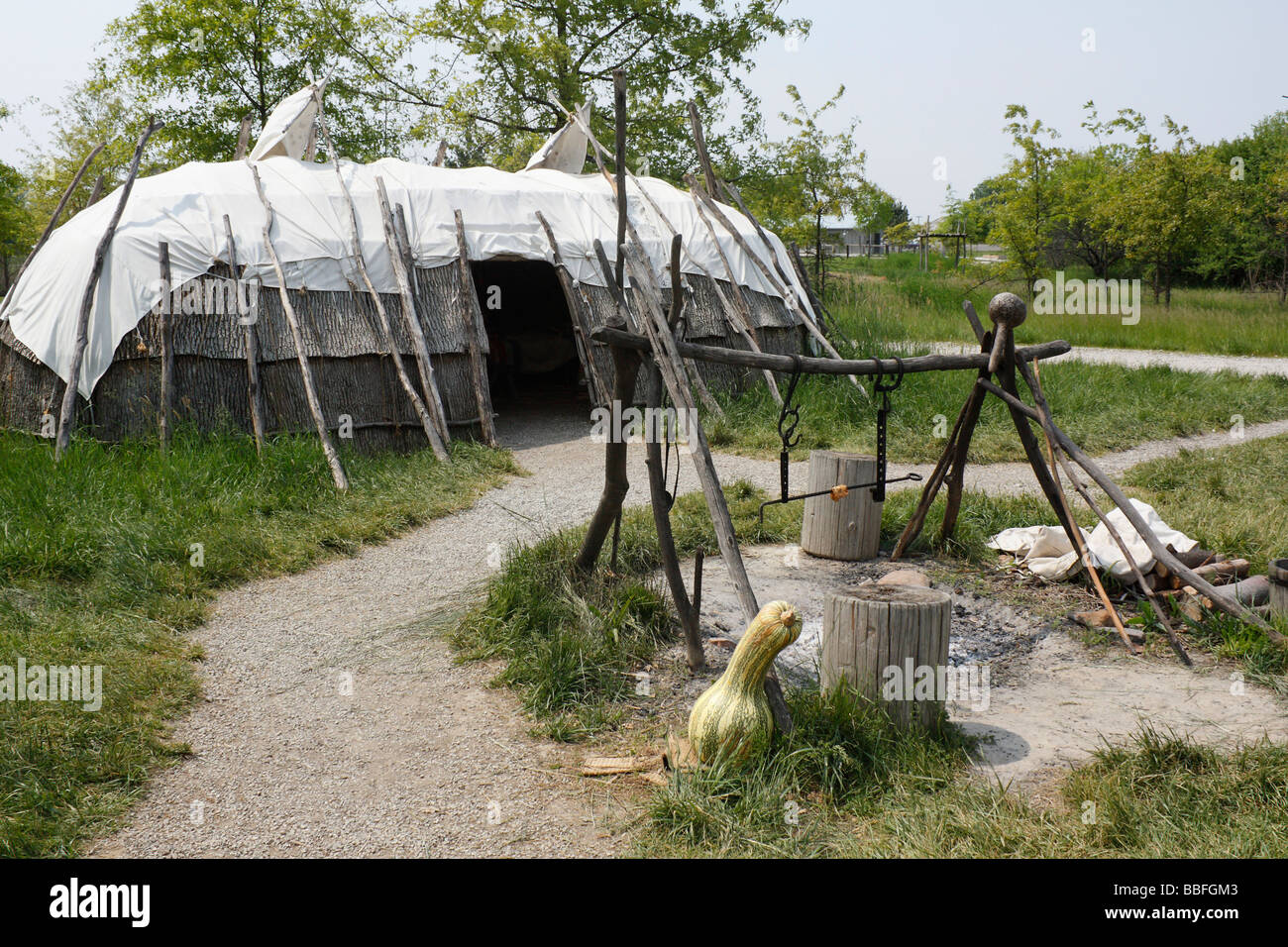 Village forestier les Amérindiens vivaient dans un wigwam d'écorce Ohio USA États-Unis personne aucun US vivant la vie quotidienne horizontale haute résolution Banque D'Images