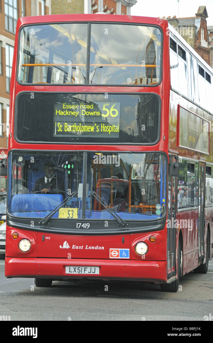 L'avant du bus numéro 56 Angel Islington Londres Angleterre Royaume-uni Banque D'Images