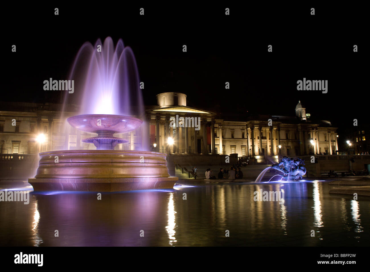 Londres - Trafalgar square dans la nuit - fountian Banque D'Images