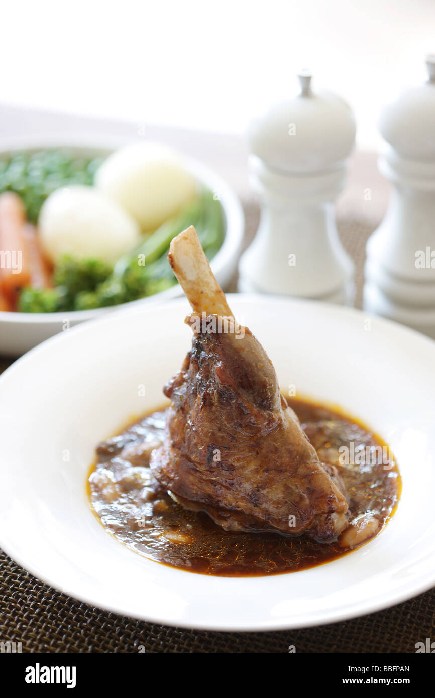 Le gigot d'agneau en sauce Banque D'Images