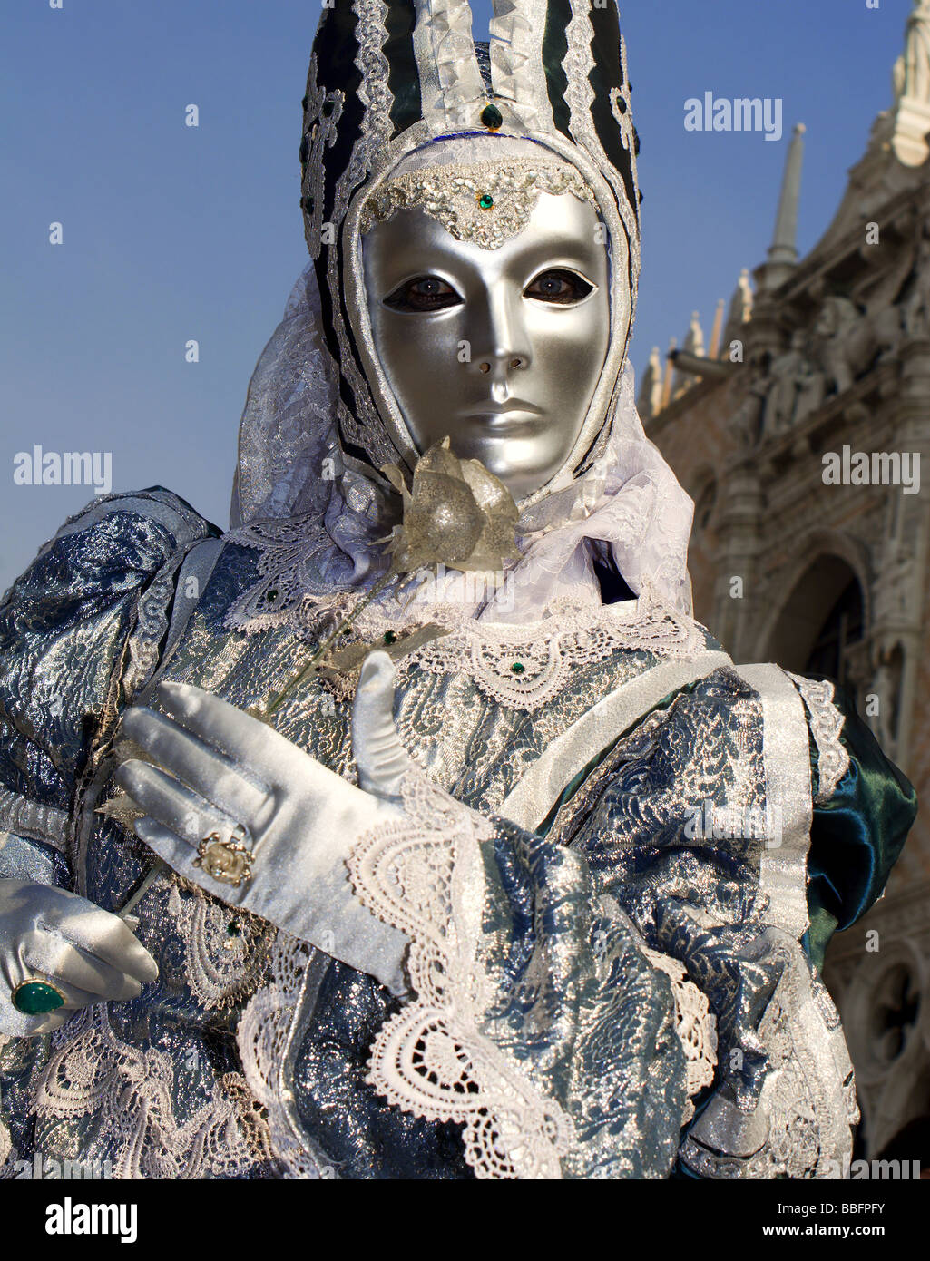 Un masque de carnaval de Venise - argent Banque D'Images