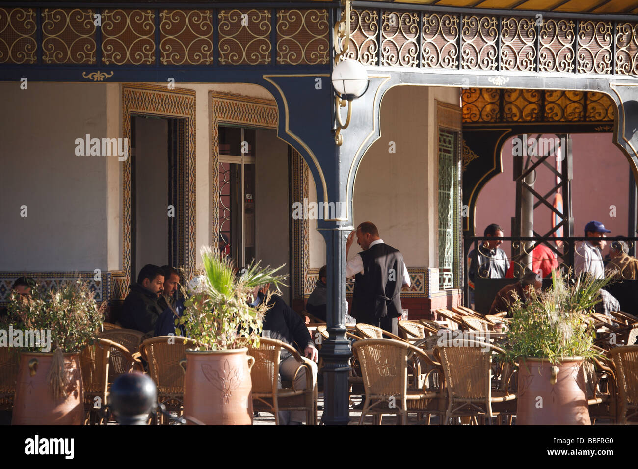 Afrique, Afrique du Nord, Maroc, Marrakech, Medina, Place Djemaa el Fna, restaurant en plein air Banque D'Images