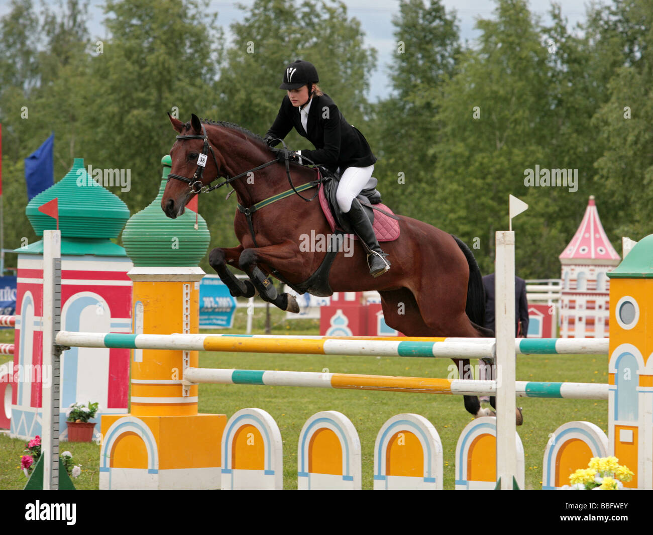 Sport équestre les cavaliers concours de saut saut à cheval Banque D'Images