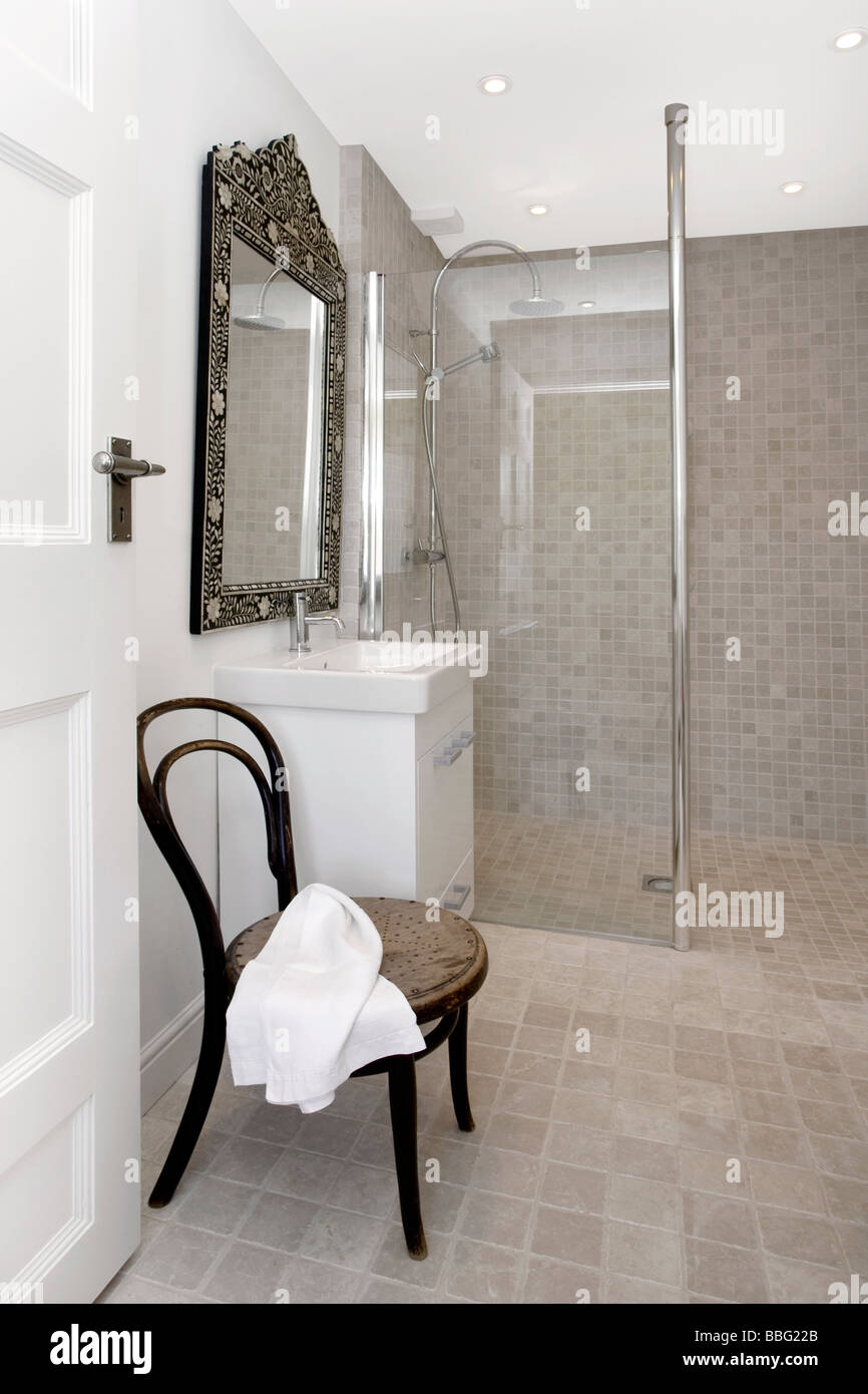 Salle de bains moderne avec salle de bains,WC,salle de bain,salle de repos,chambre, Banque D'Images