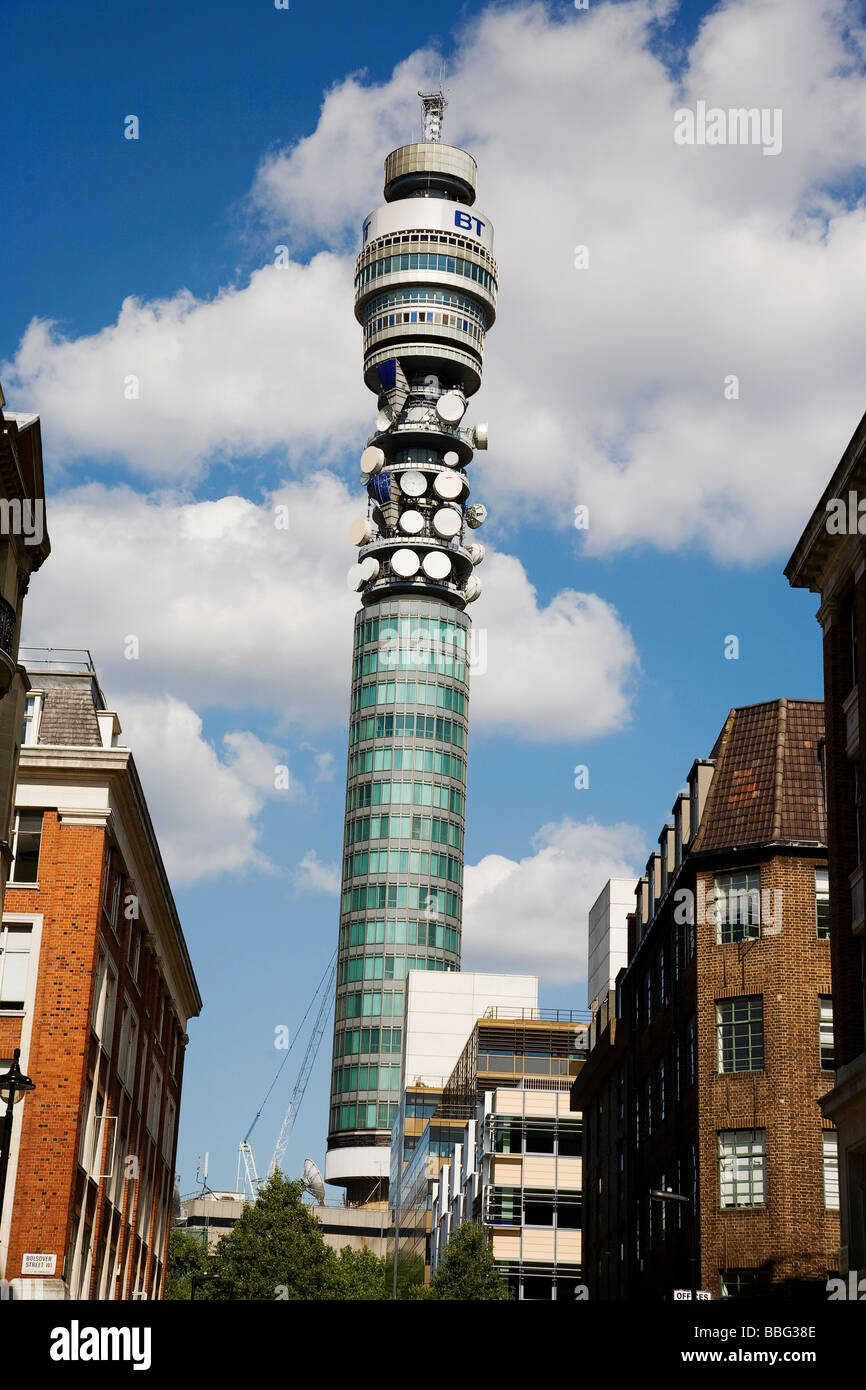 BT Tower Londres ou du bureau de poste et de communication restaurant rotatif conçu par les architectes Eric Bedford et G. R. Yeats. Banque D'Images