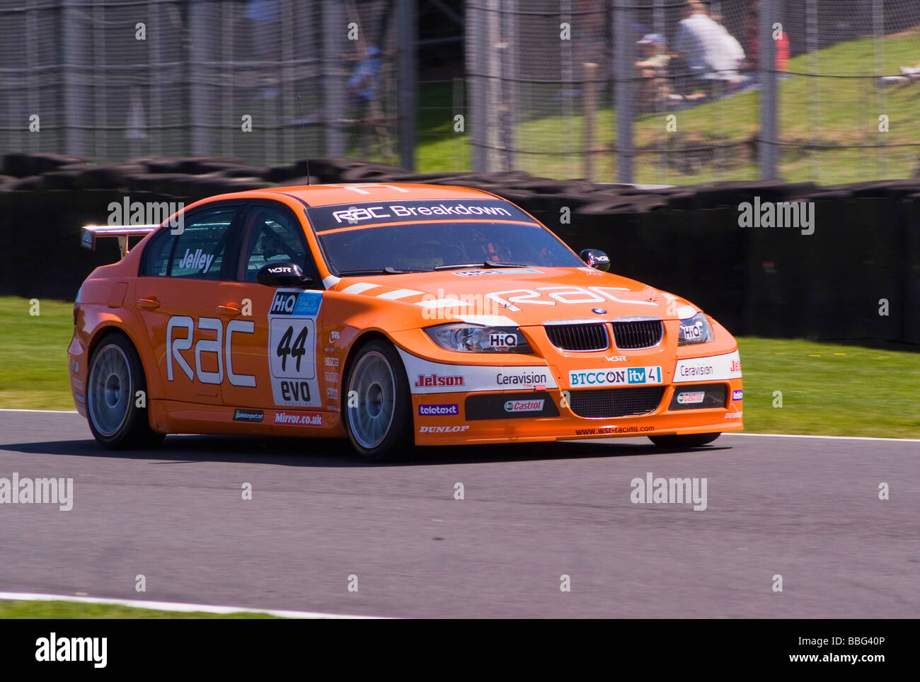 Le car de l'équipe BMW 320si en voiture de course British Touring Car Championship at Oulton Park Motor Racing Circuit Angleterre Cheshire Banque D'Images