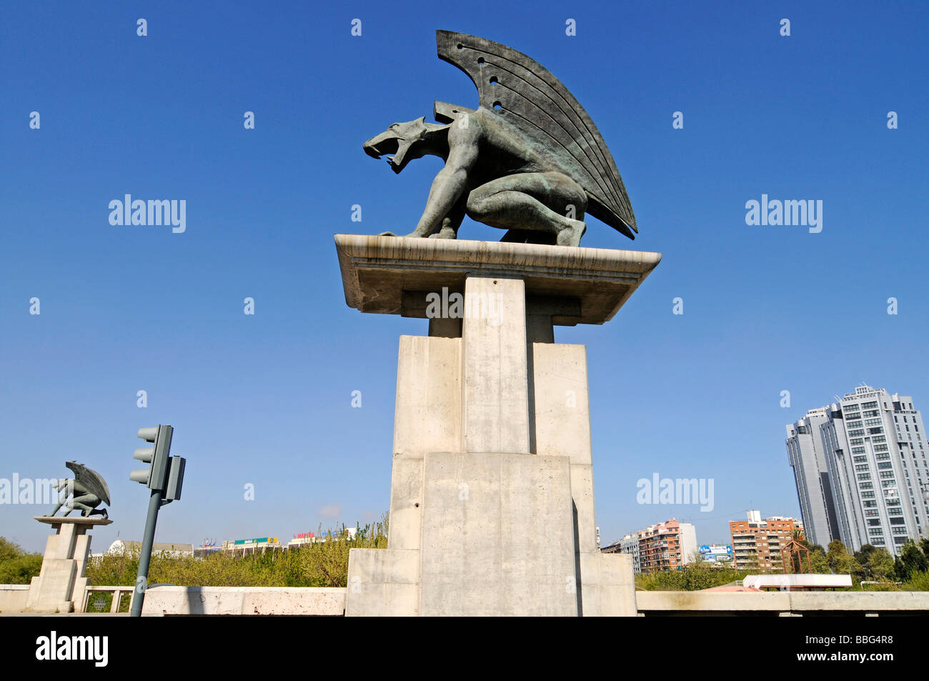Créature mythique, lion, ailes, sculpture, Puente del Regn, pont, Valencia, Spain, Europe Banque D'Images