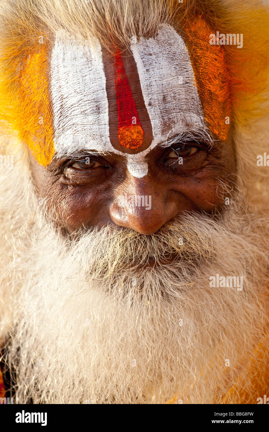 Sadhu hindou ou saint homme à Varanasi Inde Banque D'Images