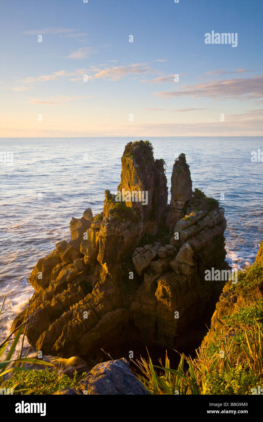 La pile de la mer de la côte ouest Punakaiki ile sud Nouvelle Zelande Banque D'Images La pile de la mer de la côte ouest Punakaiki ile sud Nouvelle Zelande Banque D'Images